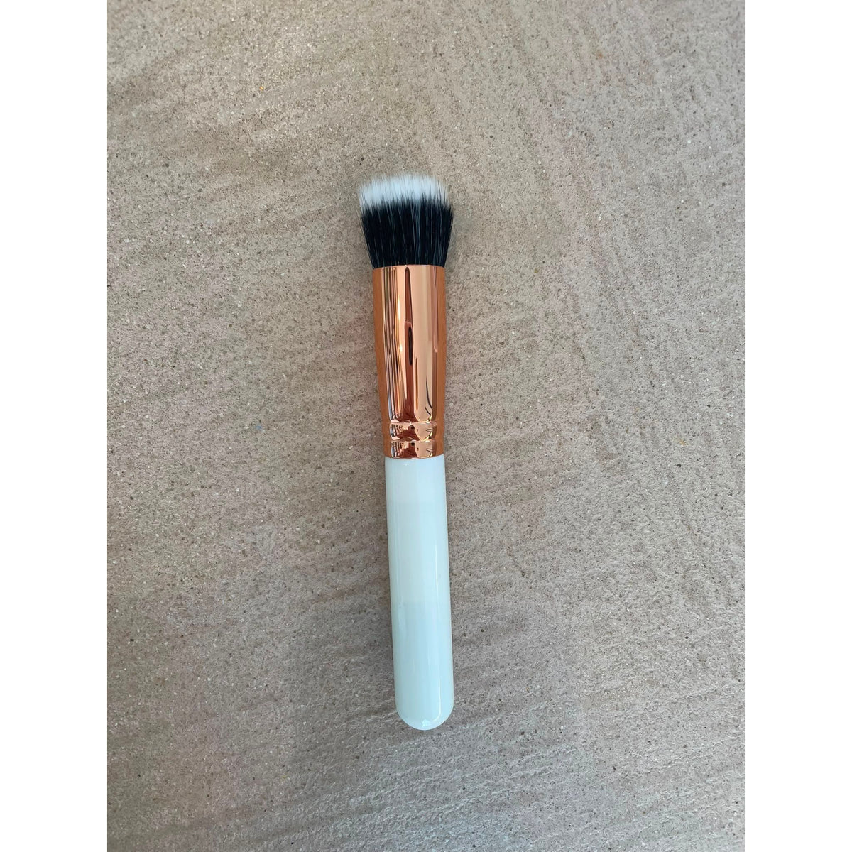 She iss - Stippling Brush