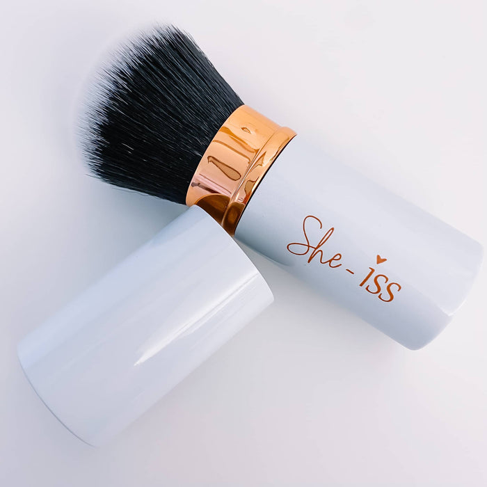 Retractable kabuki brush