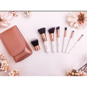 She iss - Travel Brush Set